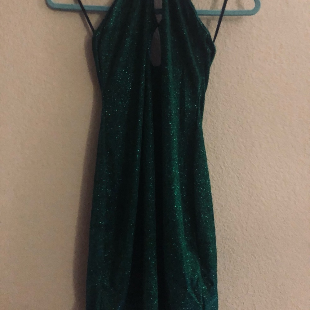 Crisscross, tieback, green metallic sexy body con dress - Picture 3 of 9